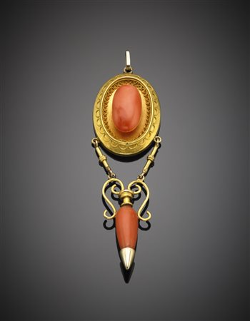 Pendente in oro giallo 585/1000, con lavorazione a ricordare il periodo...