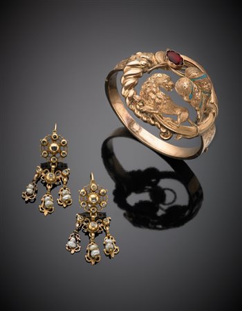 Lotto composto da: bracciale rigido in oro rosso 333/1000, zigrinato e...