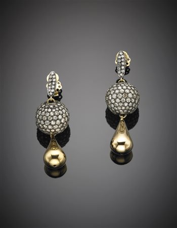 Orecchini pendenti in oro giallo e argento con boules di diamanti e gocce in...