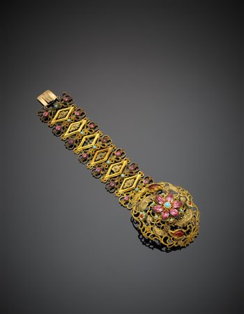 Bracciale in oro giallo a decoro floreale, con smalti e pietre sintetiche,...