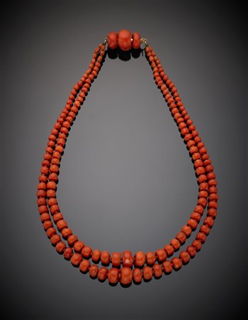 Collana a due fili di barilotti di corallo sfaccettato rosso da mm 3,5 a mm...