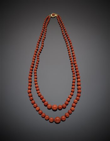 Collana a due fili di boules di corallo rosso/arancio da mm 5 a mm 16 circa,...