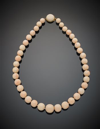 Collana di corallo rosa variegato con boules da mm 14 a mm 21 circa, chiusura...