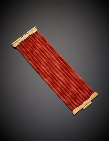 Bracciale in corallo rosso del Mediterraneo lavorato come un tessuto con...