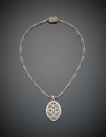 Pendente in oro bianco con diamanti e catena g.37,10 lungh. catena cm 44,30,...