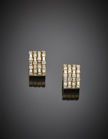 Orecchini a lobo in oro giallo con diamanti rotondi e baguette g. 17,40,...