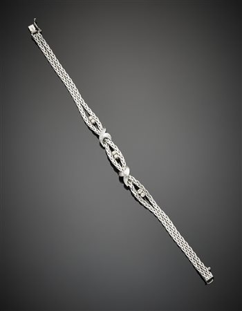 Bracciale in oro bianco intrecciato con sei diamanti rotondi g. 18, lungh. cm...