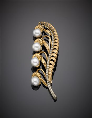 SERRAZANETTI Spilla a spiga in oro giallo satinato e bianco con perle grigio...