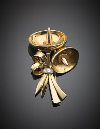 Spilla "americana" in oro giallo, rosso, bianco 585/1000 e diamanti a guisa...