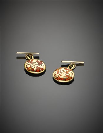 Gemelli in oro giallo con smalti rossi a guisa di foglie g.4,10 , in scatola...