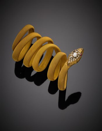 Bracciale a molla in oro giallo semi rigido con lavorazione zigrinata a guisa...