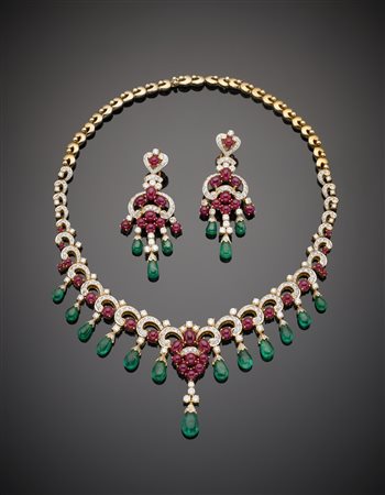 Demi-parure, collier ed orecchini pendenti in oro giallo, con diamanti...