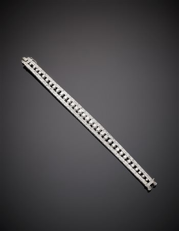Bracciale in oro bianco con diamanti rotondi taglio a brillante degradati per...