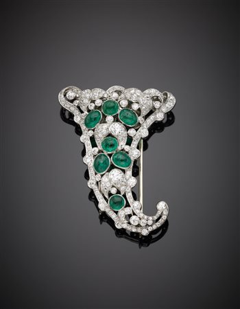 BULGARI Broche in platino a guisa di cornucopia con diamanti rotondi,...