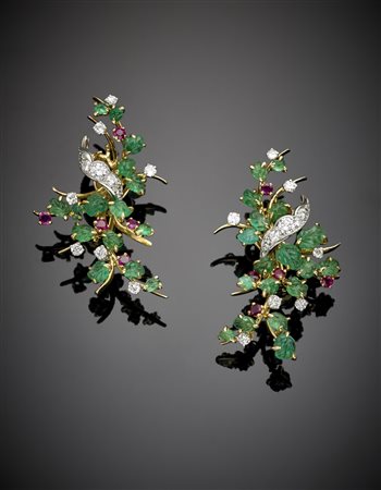 Orecchini in oro giallo e bianco con clip a ramo floreale con smeraldi...