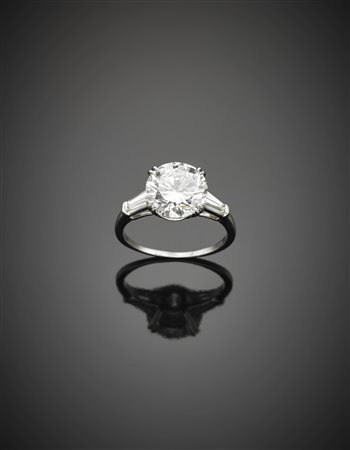 SABBADINI Anello in oro bianco con diamante centrale rotondo taglio a...