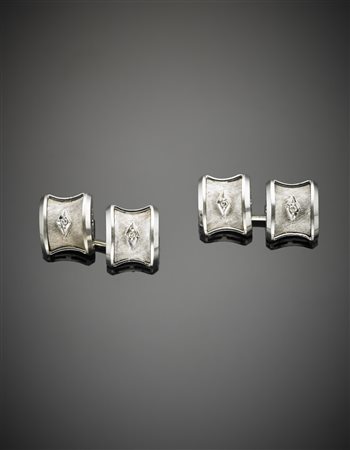 ZENDRINI Gemelli oro bianco lucido e satinato con diamanti, g. 9,80. In...