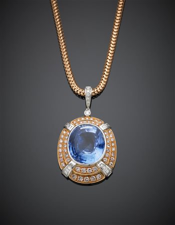 Pendente in oro rosa e bianco con zaffiro di ct.26,00 circa, rifinito con...