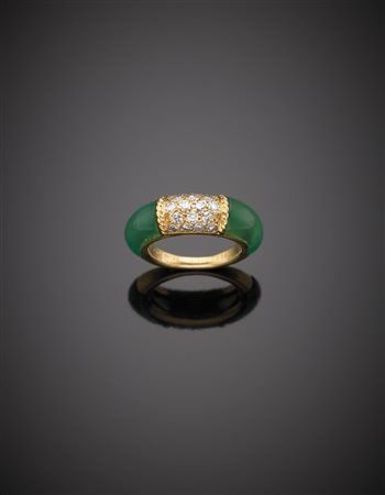 VAN CLEEF & ARPELS Anello in oro giallo e quarzo microcristallino verde e...