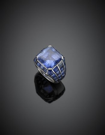 BULGARI Anello in platino con zaffiro ottagonale taglio a gradini di ct 16,50...