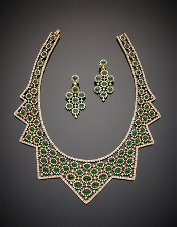 Demi-parure in oro giallo, collier ed orecchini pendenti, con smeraldi ovali...