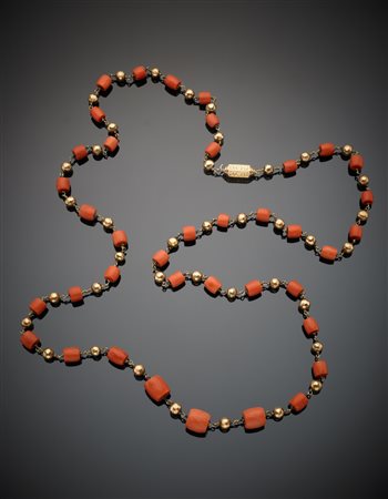 Collana in corallo rosso/arancio a barilotti sfaccettati, distanziati da...