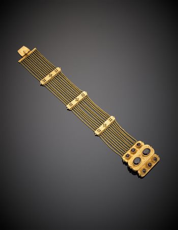 Bracciale in oro 585/1000 composto da 12 fili intercalati da tre barrette,...