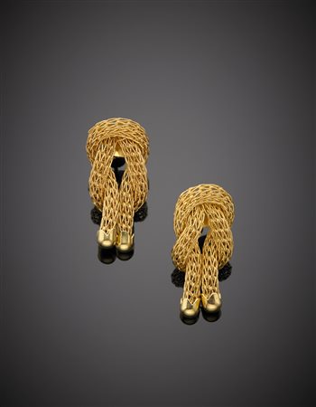 Orecchini a lobo in oro giallo con lavorazione a rete e coppette lucide g....