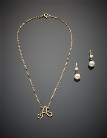 Lotto in oro giallo, composto da catenina con "A" centrale e diamanti,...