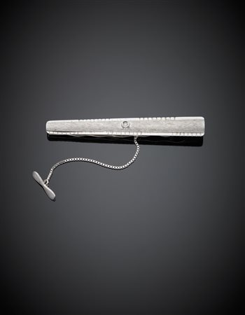 Fermacravatte in oro bianco lucido e satinato con piccolo diamante g. 6,10,...