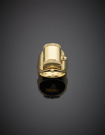Anello in oro giallo e piccoli diamanti a guisa di cofanetto g.18,00 misura...