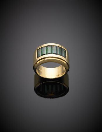 Anello in oro giallo con tormaline verdi a baguette per complessivi ct.2,40...
