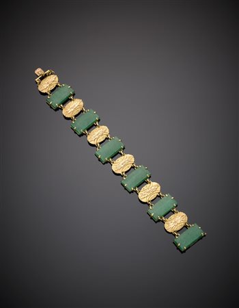 Bracciale in oro giallo e rosso con ovali incisi alternati a quarzo...