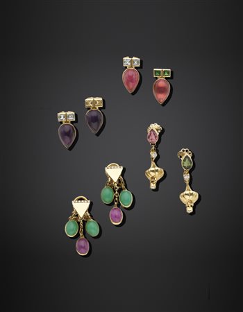 Lotto composto da quattro paia di orecchini a lobo e pendenti in oro giallo...