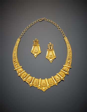 Demiparure "indiana" in oro giallo 916/1000: collier ed orecchini g.43,00...