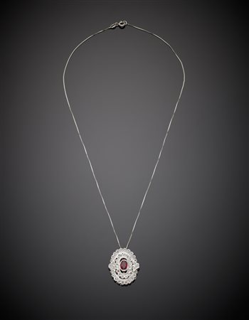 Catenina con ciondolo ovale in oro bianco, diamanti e rubino sintetico ovale...