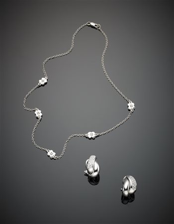 Lotto composto da orecchini a lobo, in oro bianco con diamanti e catenina a...