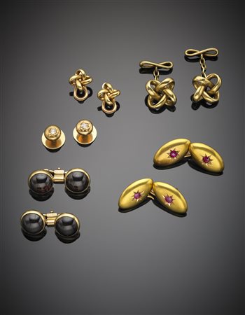 Lotto composto da cinque paia di gemelli in oro giallo e rosso di cui un paio...