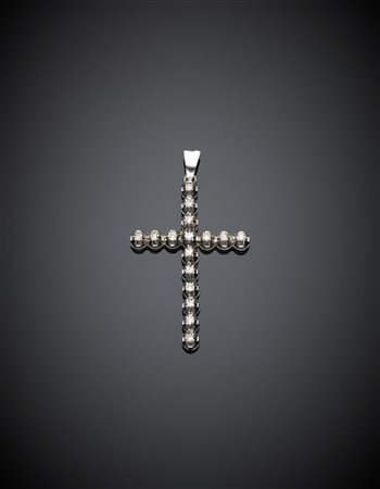 Ciondolo a croce in oro bianco con diamanti rotondi g. 3,20, lungh. cm 3,50...
