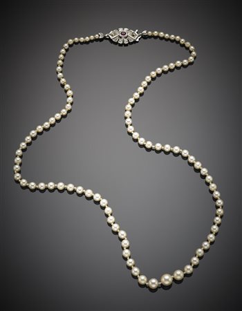 Collana di perle coltivate bianche scalate da mm 3,5 a mm 7 con chiusura in...