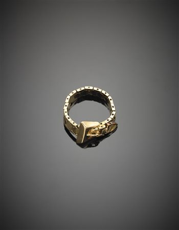 Anello in oro giallo a maglia morbida con motivo a fibbia g. 5,00 misura...