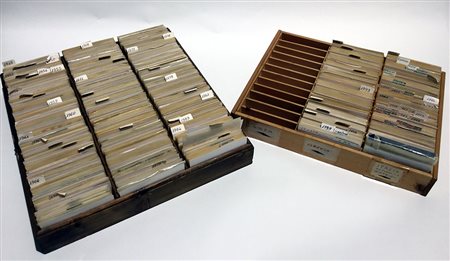 [REGNO E REPUBBLICA] 1863/2011 Lotto di francobolli e foglietti del periodo,...