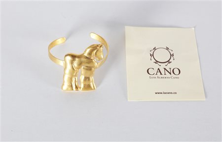 BOTERO FERNANDO (n. 1932) Braccialetto con cavallo. Gold Plated 24 Karati. Cm...