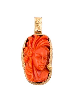 Ciondolo con corallo .Oro 18 Kti e corallo