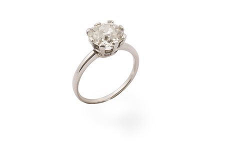 Anello con diamante.Oro 18 Kti diamante t.v. cti 3.00 c.ca M color piké 3