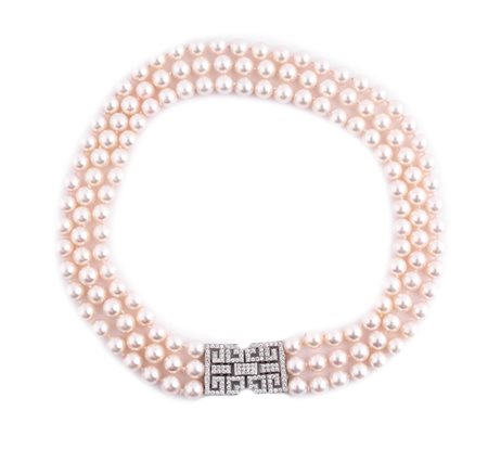 Collana 3 fili di perle. Perle mm 9 -9 1/5 sferiche, pulite, qualità buona....