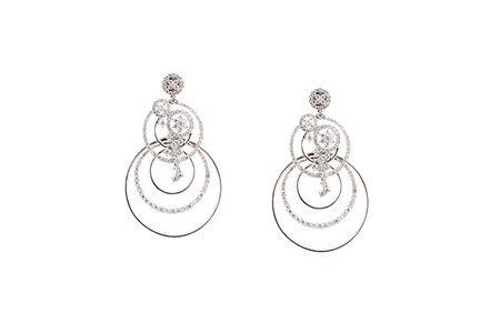 Orecchini con cerchi in oro bianco e diamanti . Oro 18 Kti diamanti cti.c.ca...