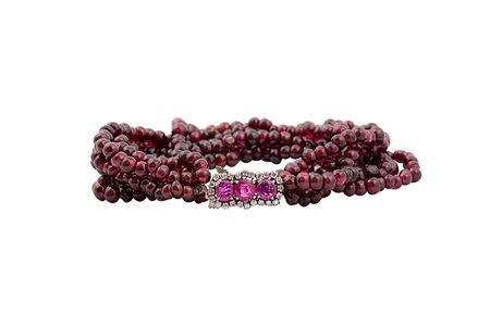 Bracciale con perline di rubini . Chiusura con rubini cti. 1 c.ca e diamanti...