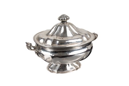 Zuppiera martellata con coperchio .Arg 800/°°° gr. 1.770