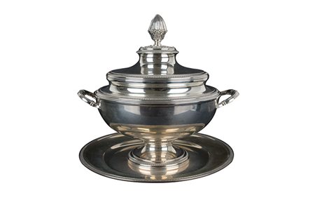 Piatto e zuppiera impero. Coperchio con manico a forma di pigna. Altezza cm...